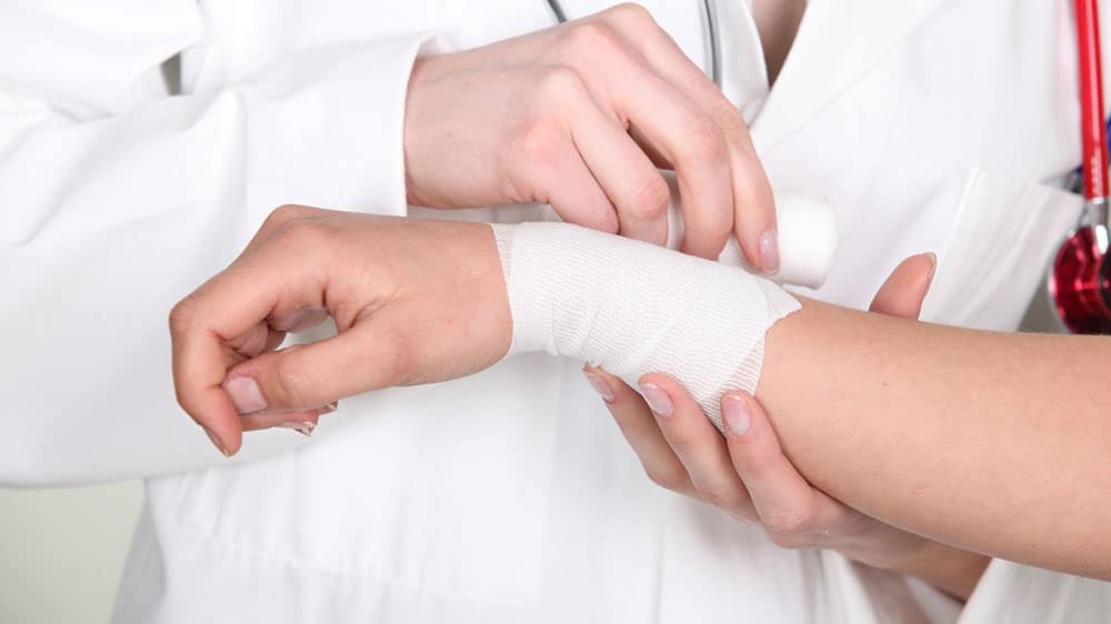 Giãn dây chằng cổ tay: nguyên nhân, triệu chứng và cách điều trị