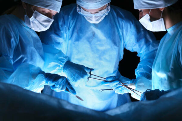 Phẫu thuật tinh hoàn ẩn và những điều bạn cần biết