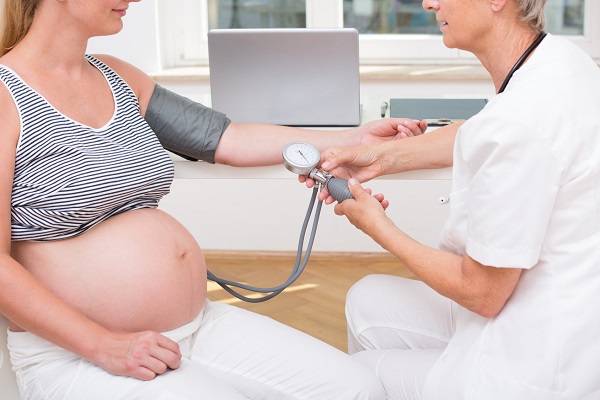 Mang thai khi lớn tuổi: Nguy cơ và lợi ích