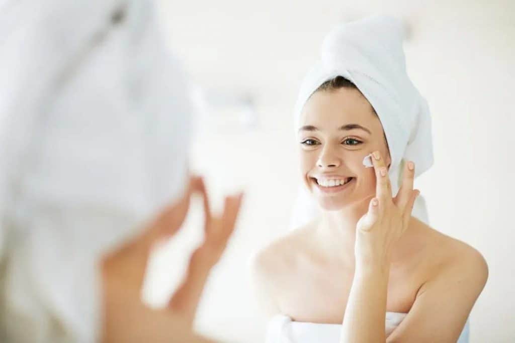 Chăm sóc da sau nặn mụn: 5 cách giúp da không thâm sưng sau nặn mụn